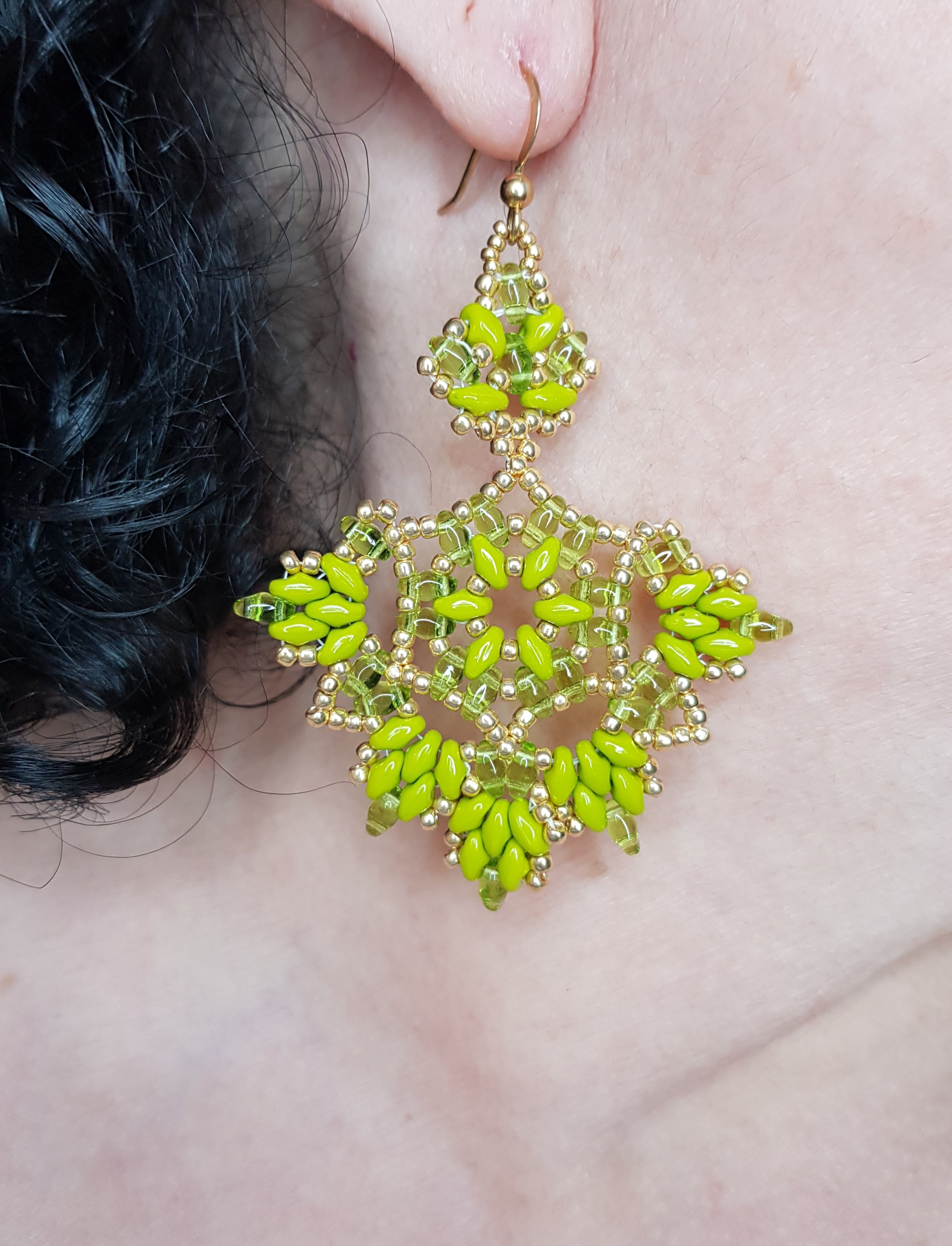 Alloro - Leaf-shaped colorful drop earrings